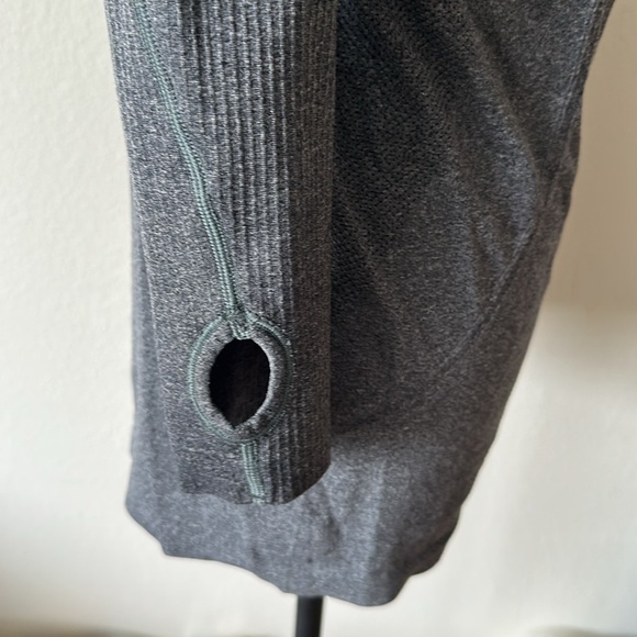 Lululemon 10 grey long sleeve Run Swiftly tech with thumb holes, great pre owned - Picture 5 of 7
